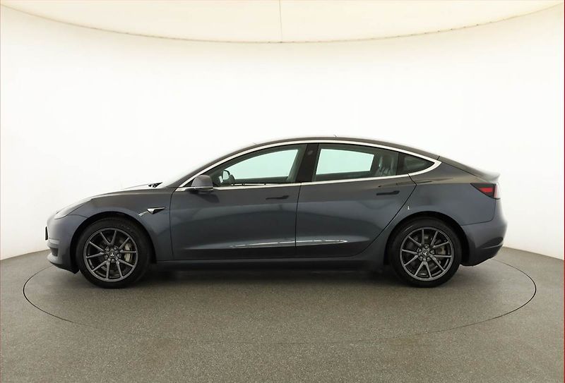 Tesla Model 3 (2019) Long Range 4WD 78kWh, SoH 85% - fotka 3 z 21