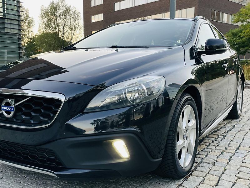 Volvo V40 2.0D3 MANUÁL CROSS SERVISKA  - fotka 42 z 43