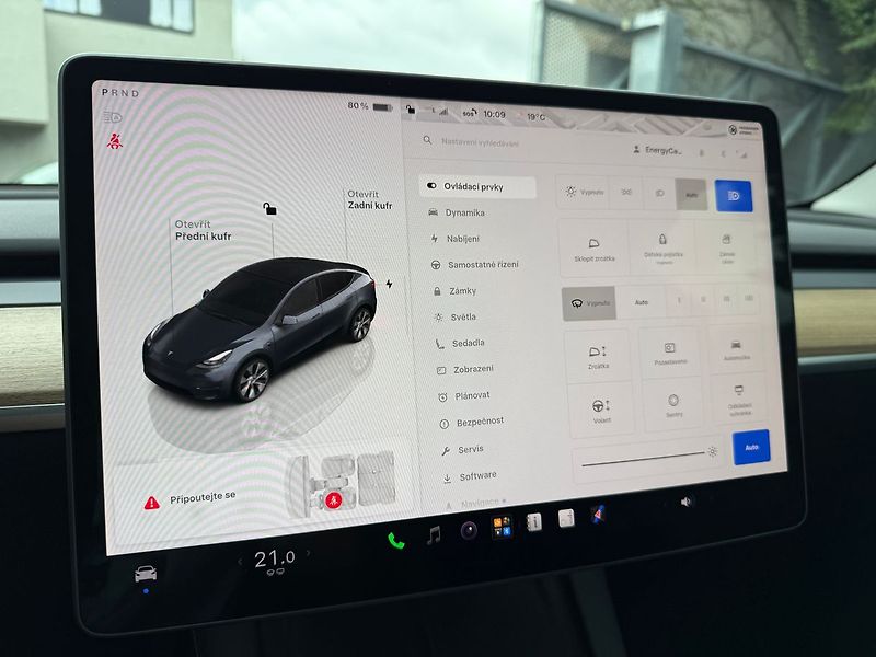 Tesla Model Y Long Range AWD 20´ - fotka 18 z 40