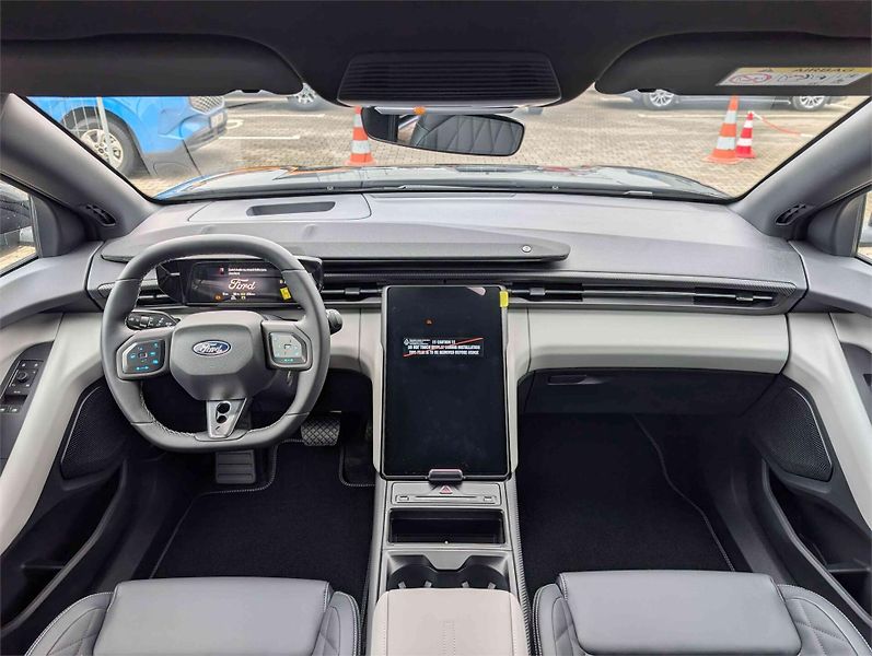 Ford Capri (2025) Premium, 5dveřová, 77 kWh prod - fotka 14 z 18