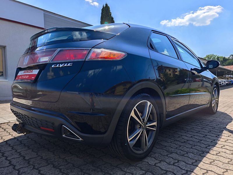 Honda Civic (2007) 1.8 i-VTEC Executive Panorama - fotka 34 z 41