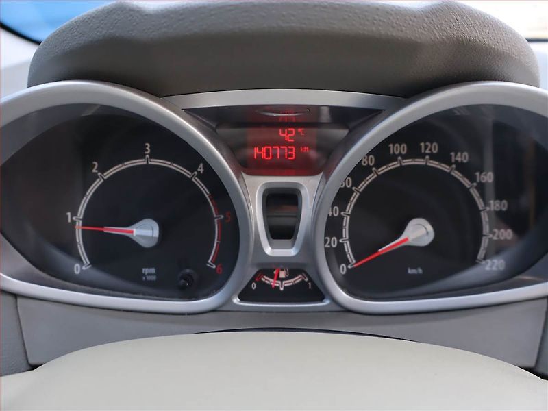 Ford Fiesta (2009) 1.6 TDCi, Tempomat - fotka 11 z 15