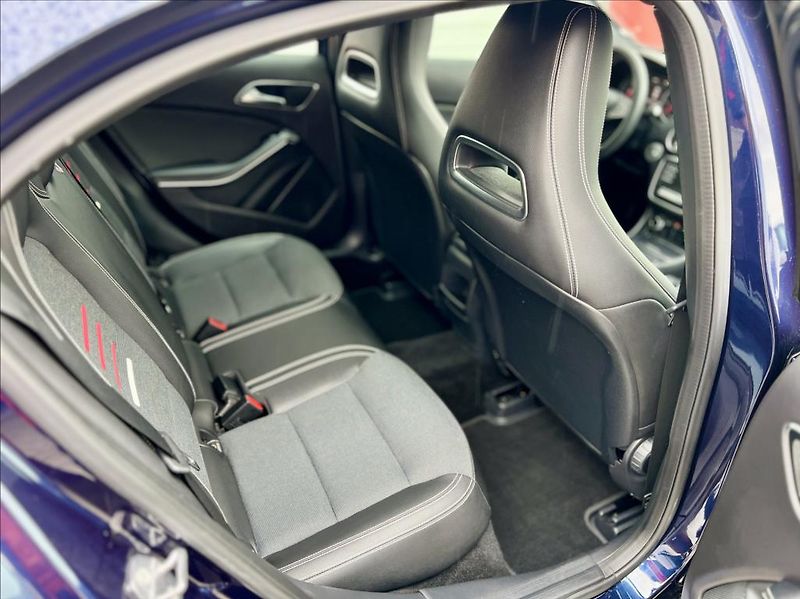 Mercedes-Benz Třídy A 180 d Sport automat - fotka 18 z 45