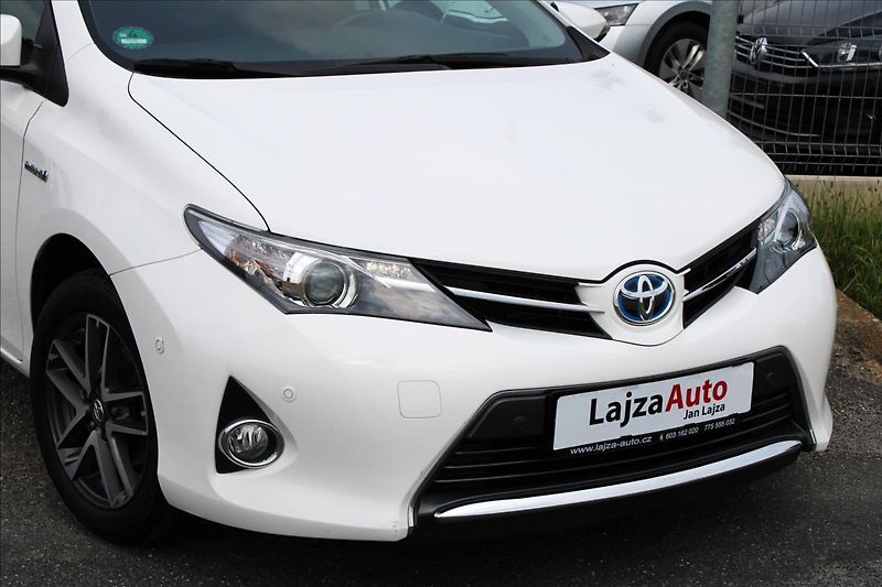Toyota Auris 1,8 HYBRID KAMERA, SERVISKA - fotka 9 z 34