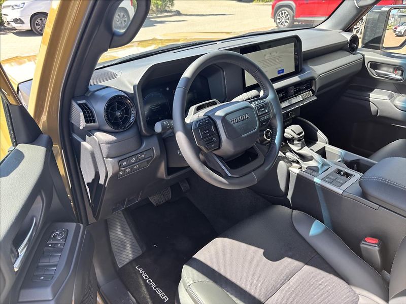 Toyota Land Cruiser 2,8 MHEV Invincible - fotka 12 z 12