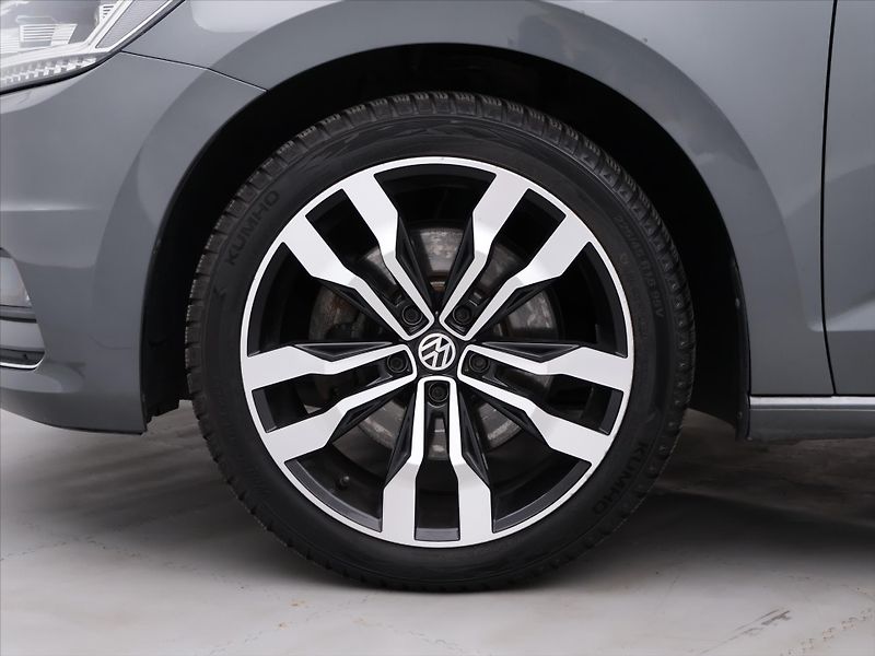 Volkswagen Touran 2,0 TDI 110kW Highline DSG - fotka 32 z 39