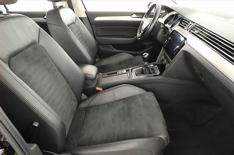 Volkswagen Passat (2018) 2.0 TDI, Kůže, Navi, Tempomat - fotka 7 z 20