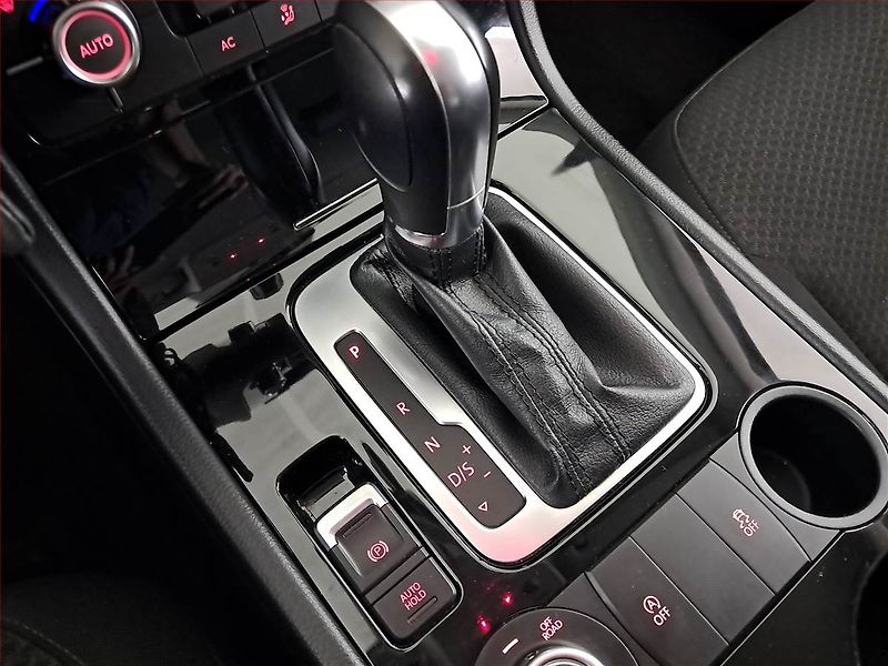 Volkswagen Touareg (2012) 3.0 TDI, 4X4, Automat - fotka 13 z 21