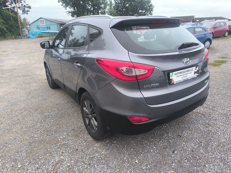 Hyundai ix35 2.0D4X4,70KM,MAX VÝBAVA,KRÁSNÝ - fotka 6 z 31