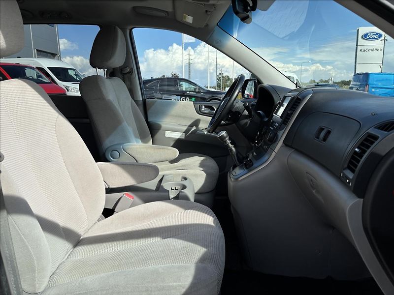 Kia Carnival 2,9 CRDi 136kW 7 Míst - fotka 22 z 43