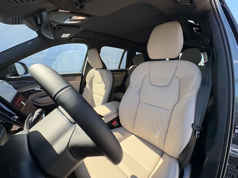 Volvo XC90 Plus Dark B5 184kW - fotka 17 z 26