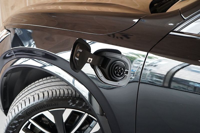 Volvo XC90 T8 PLUS Dark, Ventilace, 360° - fotka 13 z 50