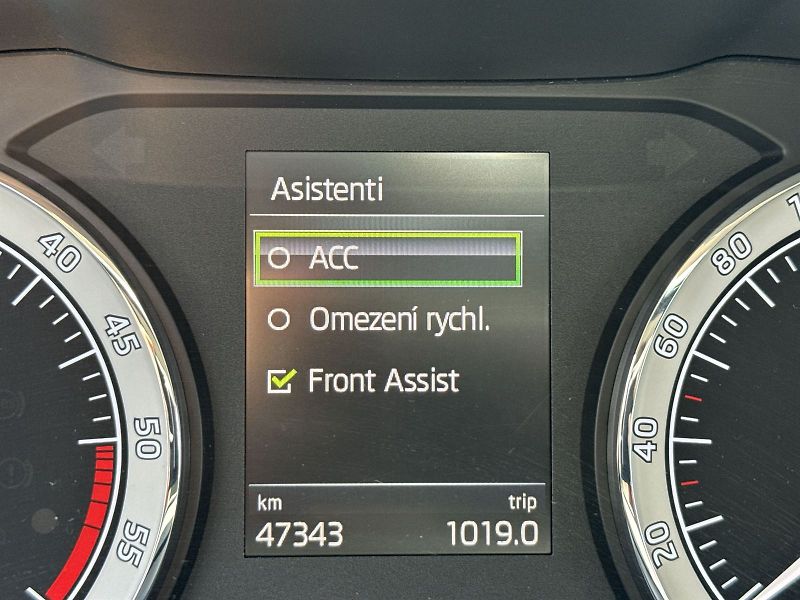 Škoda Karoq (2020) 2.0 TDI 4x4 DSG Scout - fotka 7 z 35