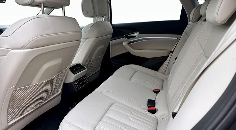Audi Q8 e-tron SB 55 Q 360k Pano Taž Bílý in. - fotka 12 z 25
