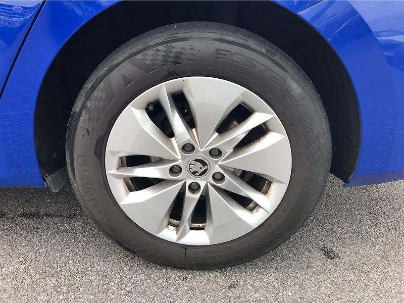 Škoda Octavia 2,0TDi 85kW AMBITION PLUS - fotka 14 z 28