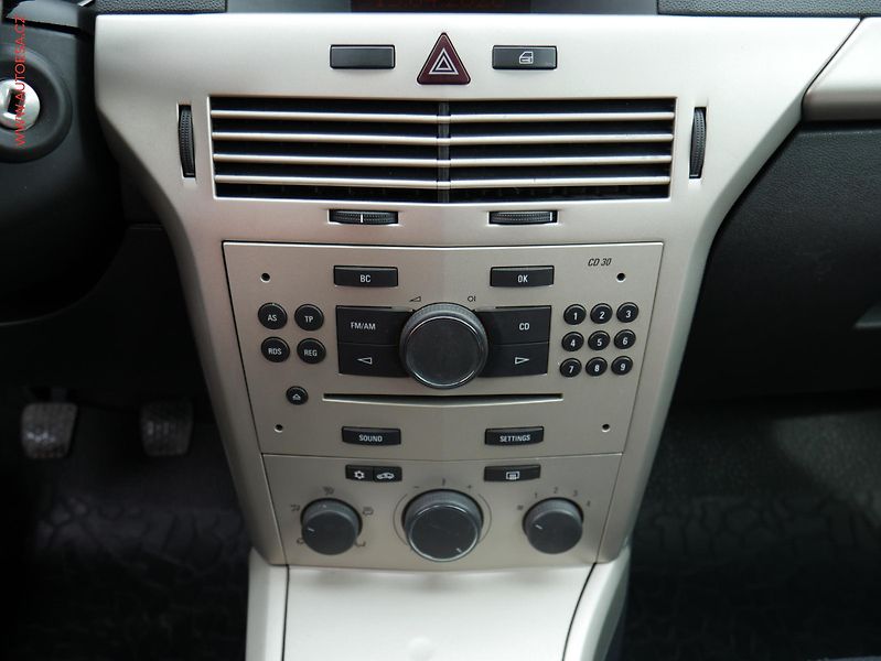 Opel Astra (2007) 1.7 CDTi, AC, STK4/28 - fotka 13 z 15