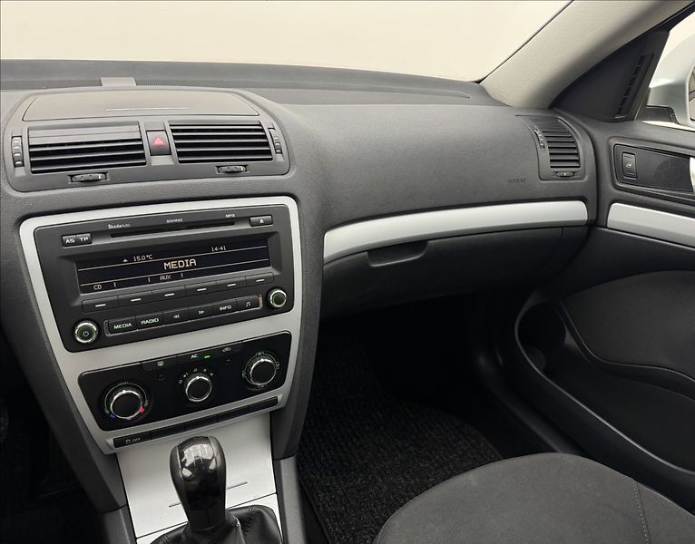 Škoda Octavia 1,6 TDi 77kW KLIMATIZACE SWING - fotka 10 z 24