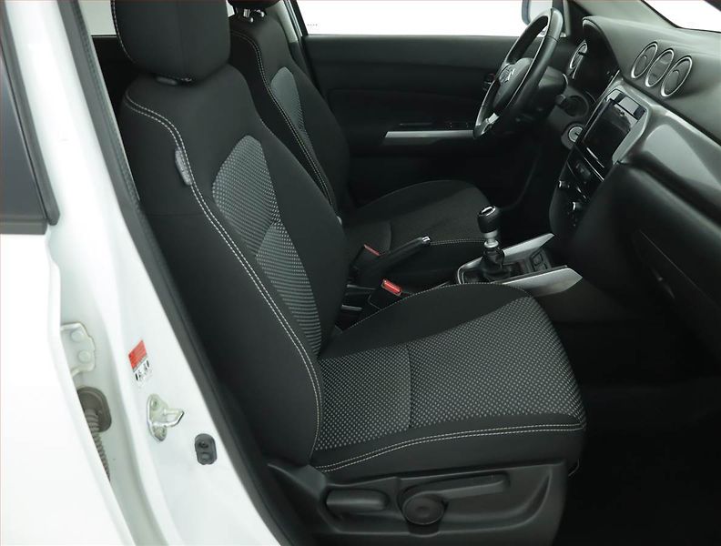 Suzuki Vitara (2020) 1.4 BoosterJet - fotka 9 z 14