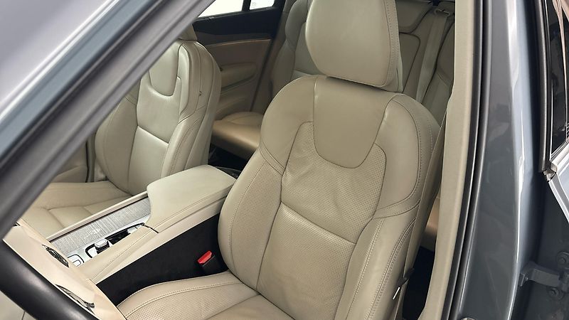 Volvo XC90 2.0 B5 AUT AWD Inscription - fotka 15 z 33