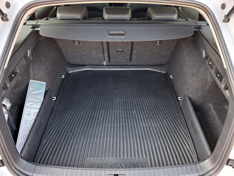 Škoda Octavia (2022) Combi Style Plus 2,0TDi 110kW - fotka 8 z 35