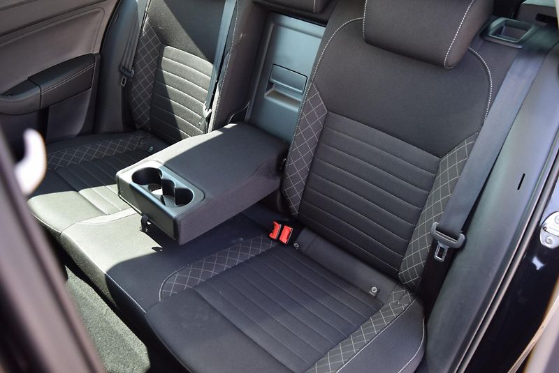 Škoda Rapid (2016) 1.2TSI 81kw STYLE XEN NAVI PAN - fotka 15 z 45