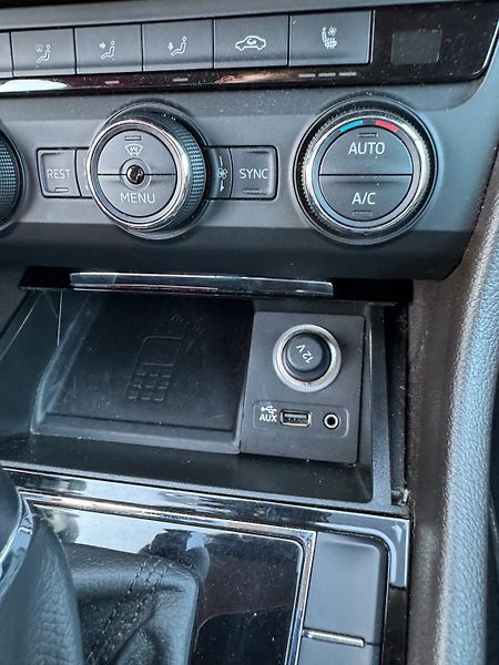 Škoda Superb (2015) Prodám naše rodinné auto - fotka 17 z 25