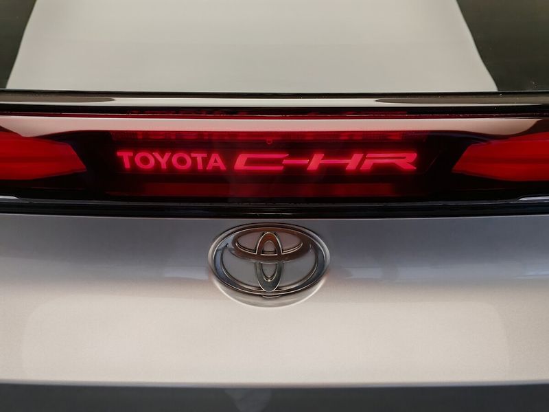 Toyota C-HR 2.0 Hybrid E-CVT Style - fotka 9 z 39