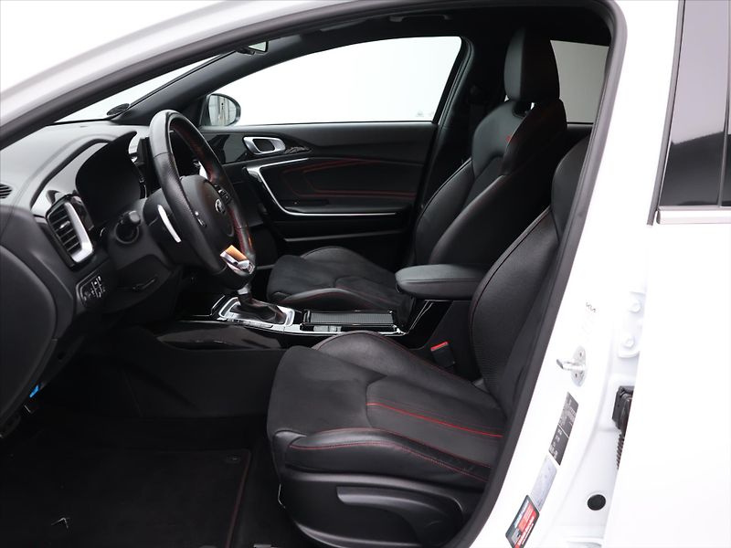Kia Ceed 1,6 TGDI 150kW GT LED 1.Maj. - fotka 12 z 33