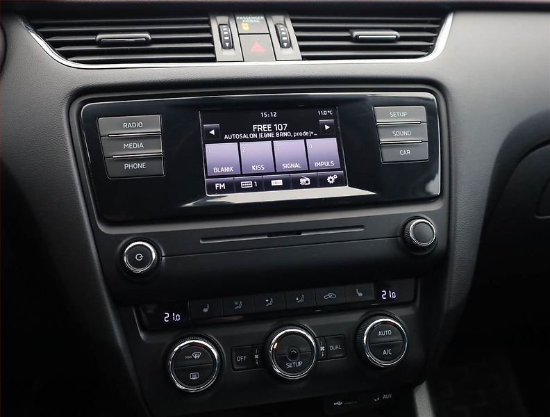 Škoda Octavia (2014) 1.8 TSI, Tempomat - fotka 10 z 16