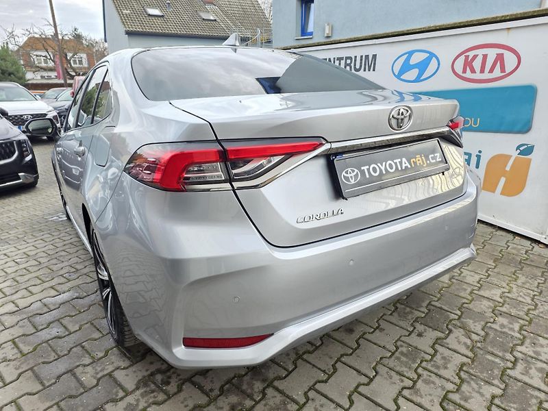 Toyota Corolla  1,5 VVT-i V ZÁRUCE-KAMERA - fotka 11 z 18