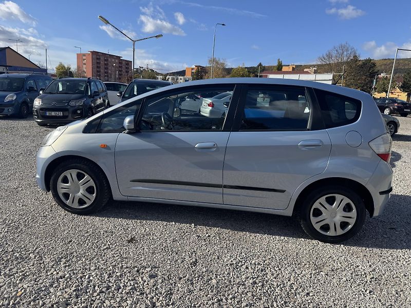 Honda Jazz (2009) 1.2i, 1MAJITEL,rezervace - fotka 7 z 39