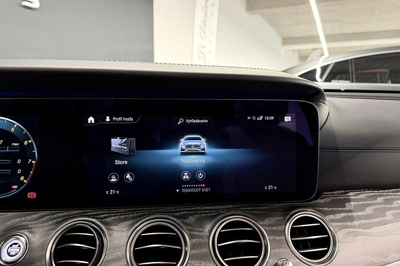 Mercedes-Benz Třídy E (2021) E 63s AMG 4Matic+ V8 Biturbo - fotka 98 z 124