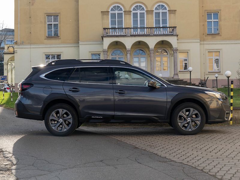 Subaru Outback 2.5i 4WD Comfort Skladem - fotka 4 z 34
