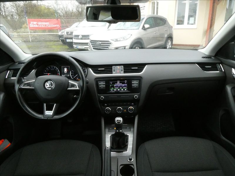 Škoda Octavia 2,0 TDi SCOUT,4x4,2x kola,DPH - fotka 25 z 37