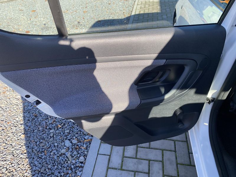 Škoda Fabia 1.4i 63kW - KLIMATIZACE - PDC - fotka 19 z 33