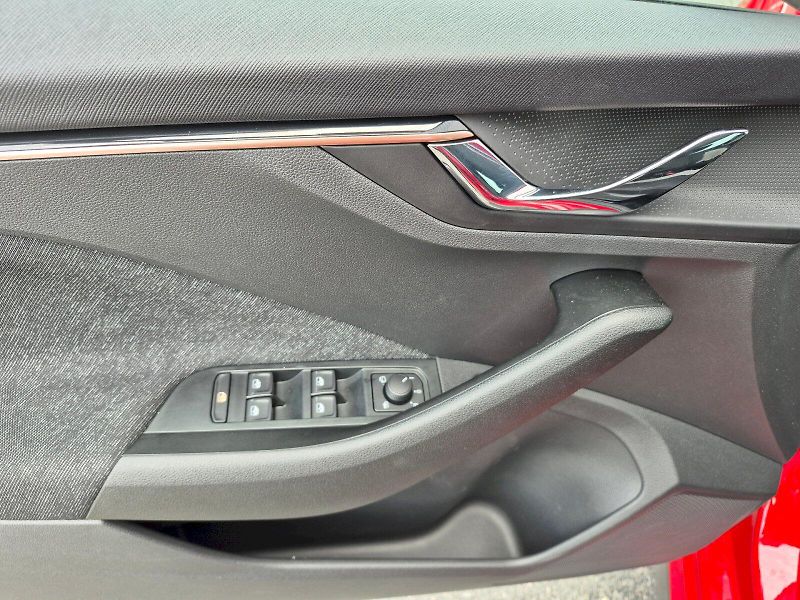 Škoda Kamiq (2025) Top Selection 1.5 TSI 110kW - fotka 11 z 27