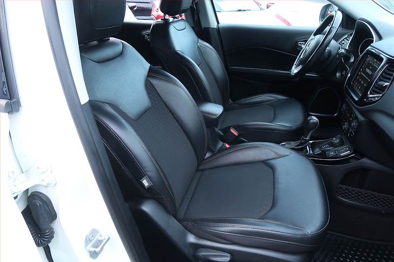 Jeep Compass (2020) 1.4 MultiAir, 4X4, Automat - fotka 9 z 24