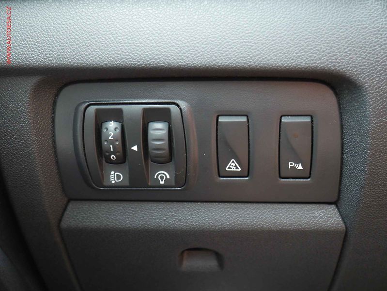 Renault Fluence (2013) 1.6i, 1.maj,ČR, AC, tempo - fotka 18 z 19