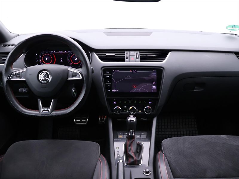 Škoda Octavia 2,0 TDI RS 4x4 DSG Virtual LED - fotka 34 z 43