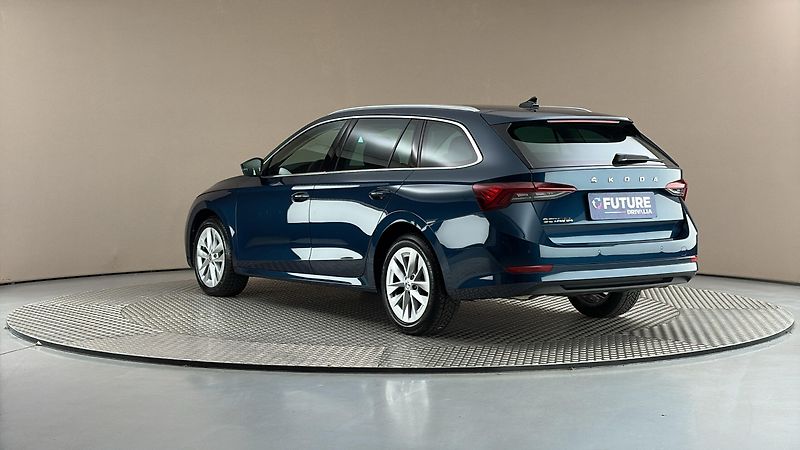 Škoda Octavia 2.0 TDI DSG Style Combi - fotka 2 z 26