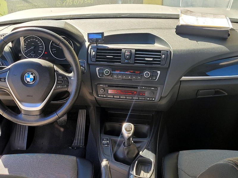 BMW Řada 1 2,0 d 105kW Urban Line SERV.KN - fotka 31 z 43