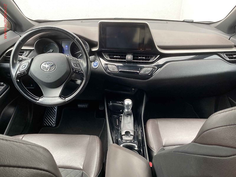 Toyota C-HR (2017) 1.8i, ČR, Active, AT - fotka 8 z 18