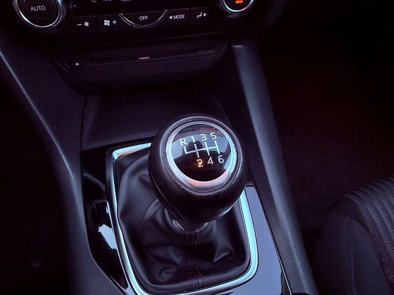 Mazda 3 2.0 Skyactiv Style, Serviska, - fotka 23 z 29