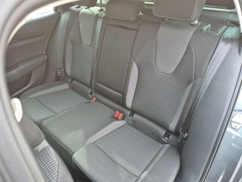 Škoda Octavia Selection 1.5 TSI 110 kW - fotka 14 z 32