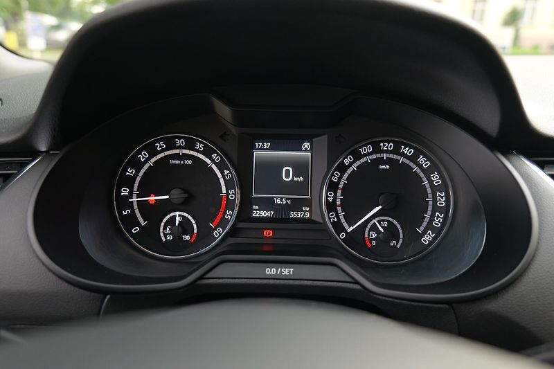 Škoda Octavia 2.0 TDI 135 kW RS Tažné - fotka 26 z 36