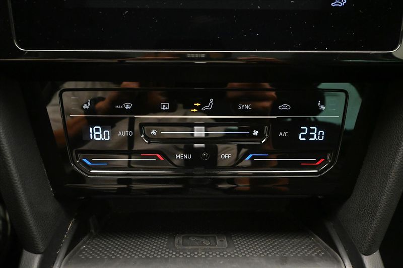 Volkswagen Passat 2,0 TDI 147kW DSG Elegance Zár - fotka 17 z 25