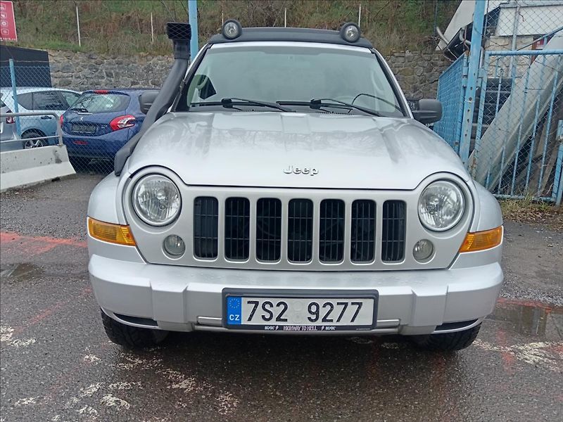 Jeep Cherokee 2,8 CRD - fotka 2 z 20