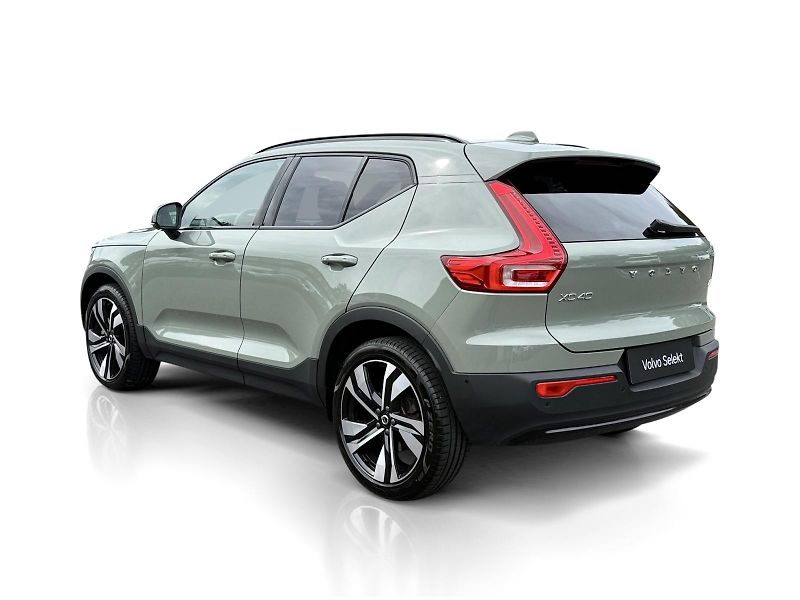 Volvo XC40 B4 FWD // ULTRA // REZERVACE - fotka 3 z 47