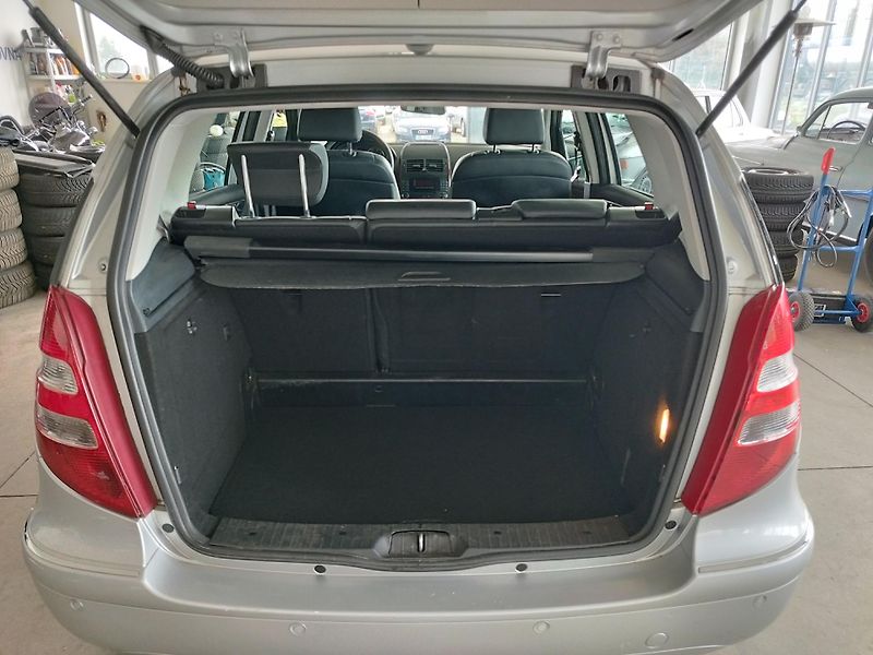 Mercedes-Benz Třídy A (2008) 1,5i 70KW,AUTOMAT,XEN,ALU,KŮŽE - fotka 19 z 19