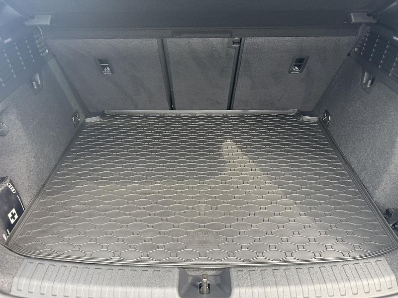 Audi RS 3 (2024) 2.5TFSi 294kW Quattro, Matrix  - fotka 22 z 57